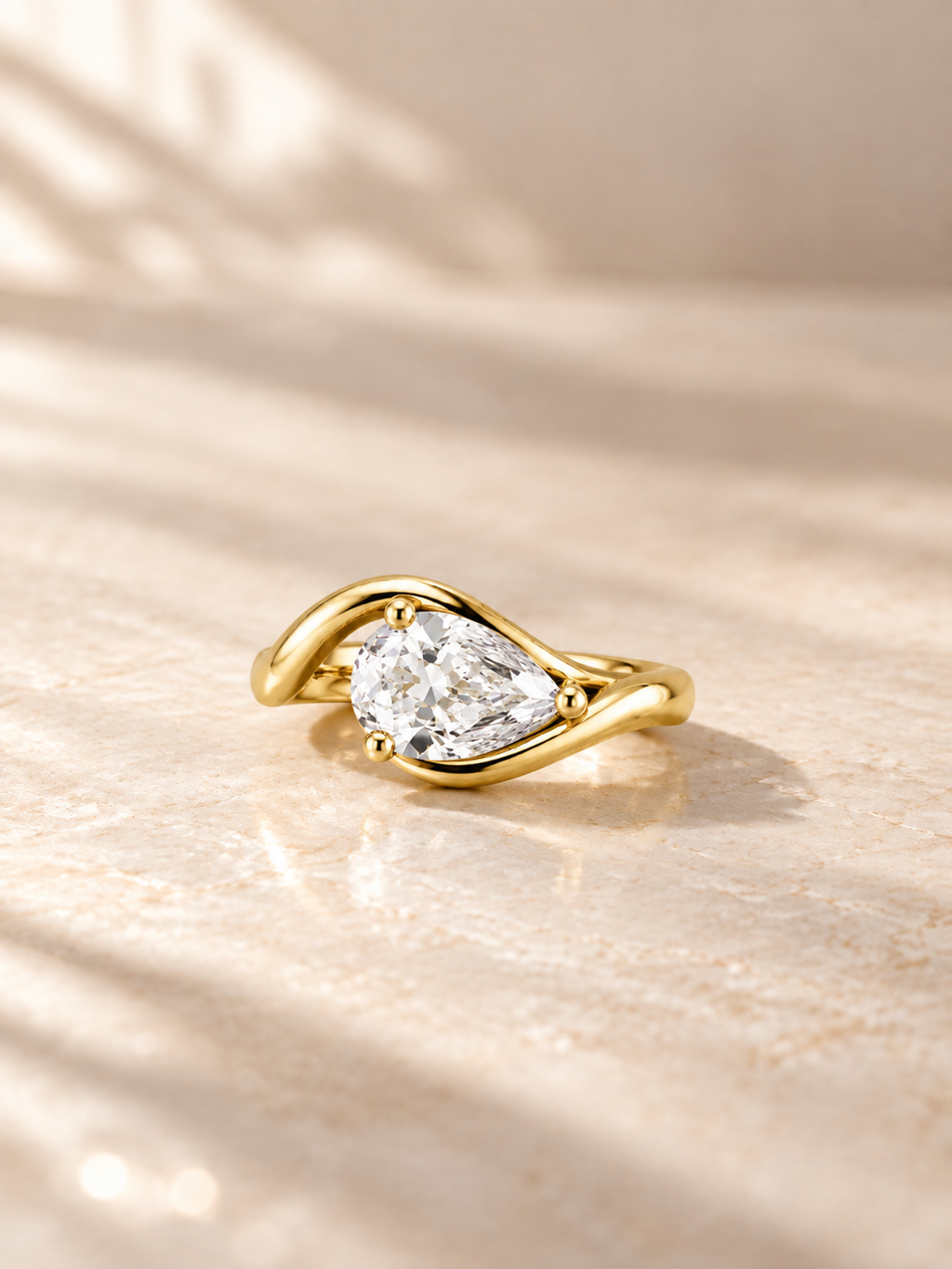TEAR DROP/1 CT /14k YELLOWGOLD/CURVED BAND, lifestyle view