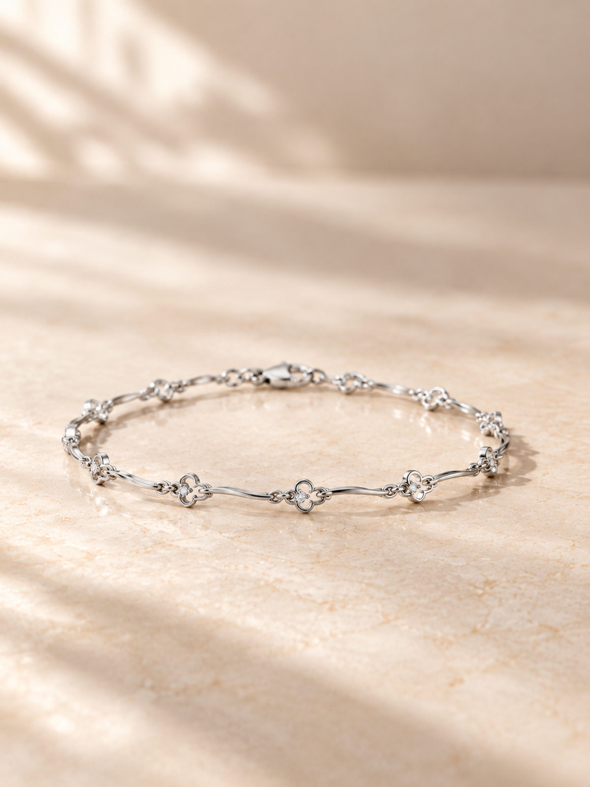 14k WHITEGOLD/CURVED LINK BRACELET, lifestyle view