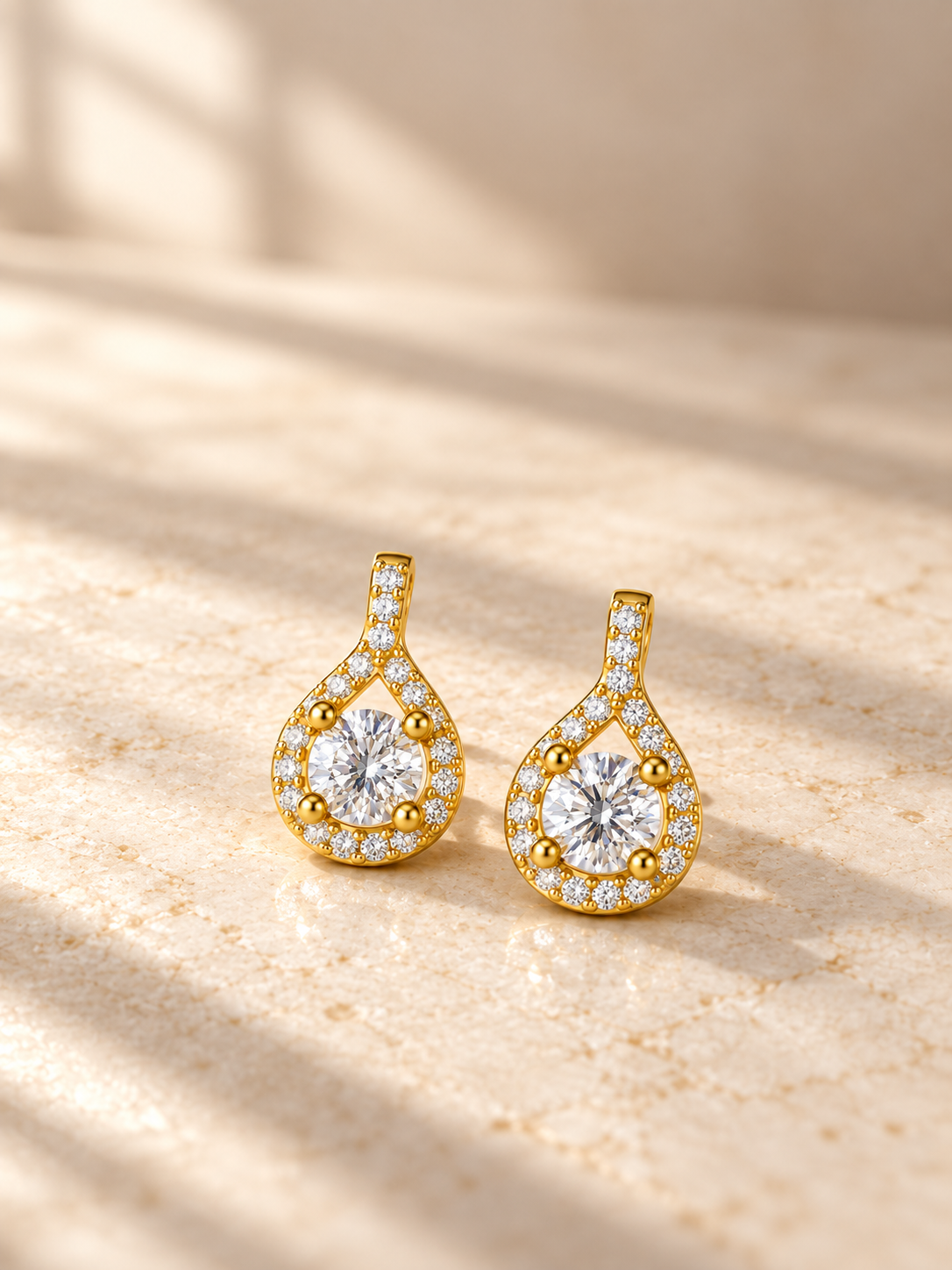 ROUND/14k YELLOWGOLD/TEARDROP HALO EARRINGS