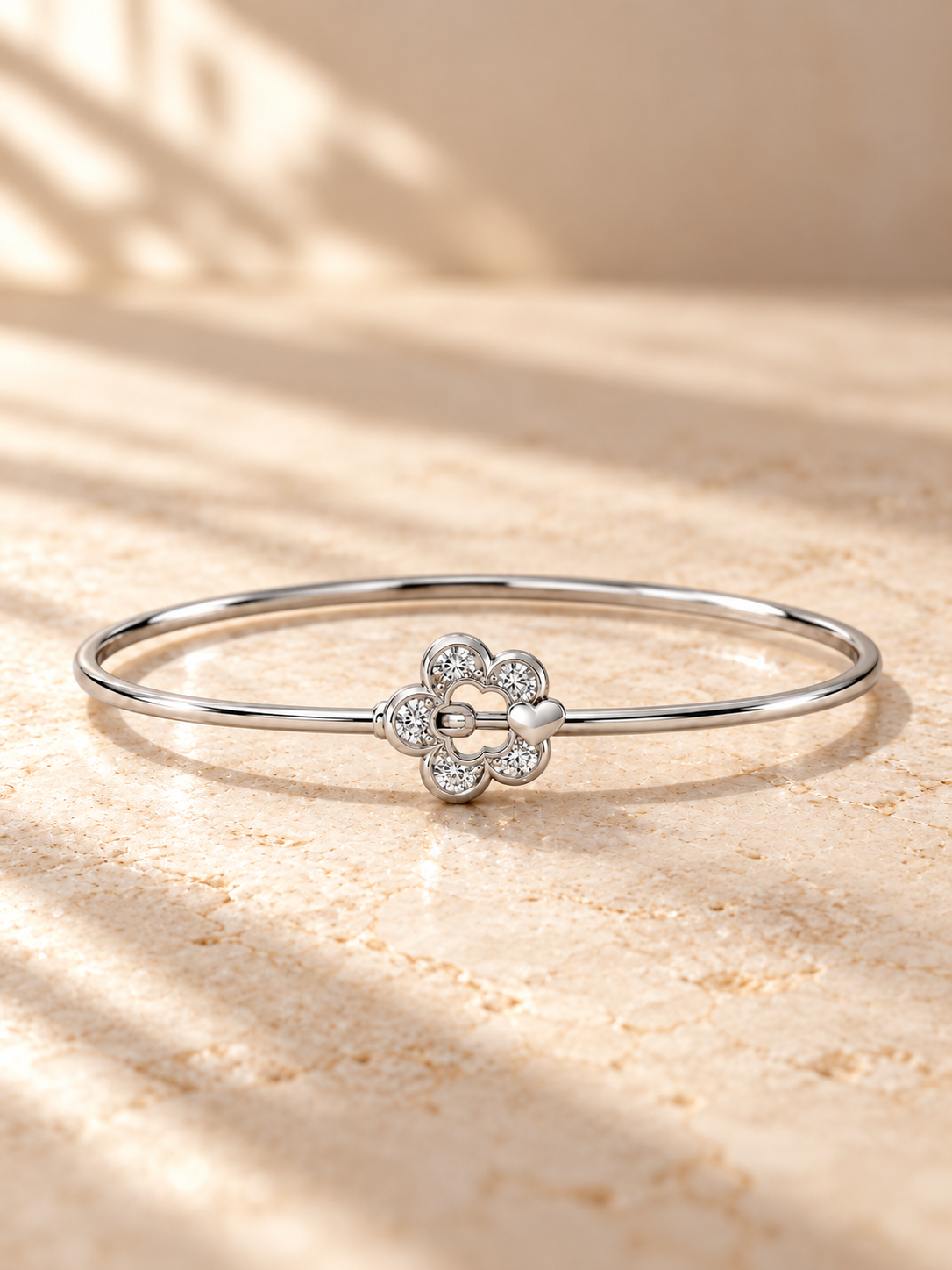 ROUND/14k WHITEGOLD/FLORAL HEART BANGLE